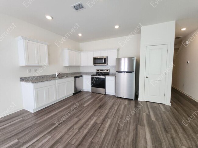 Building Photo - 3512 Condor Court SW