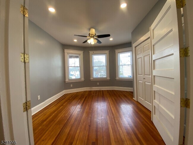 Building Photo - 55 Grace St