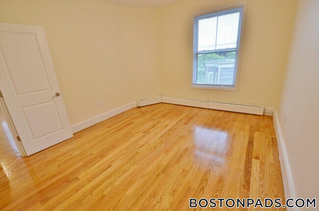 Building Photo - 35 Brookline St