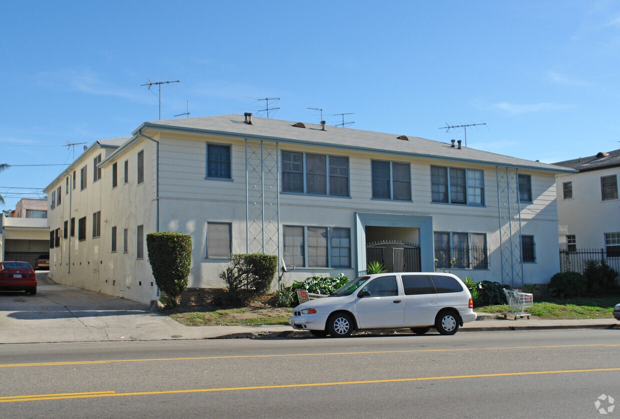 Primary Photo - 1180 S Fairfax Ave