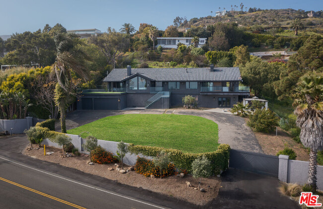 Building Photo - 4782 Encinal Canyon Rd