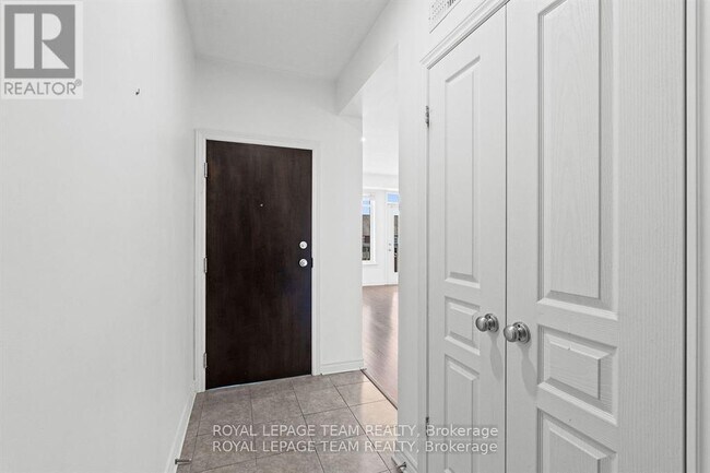 Building Photo - 40 Tayside Private
