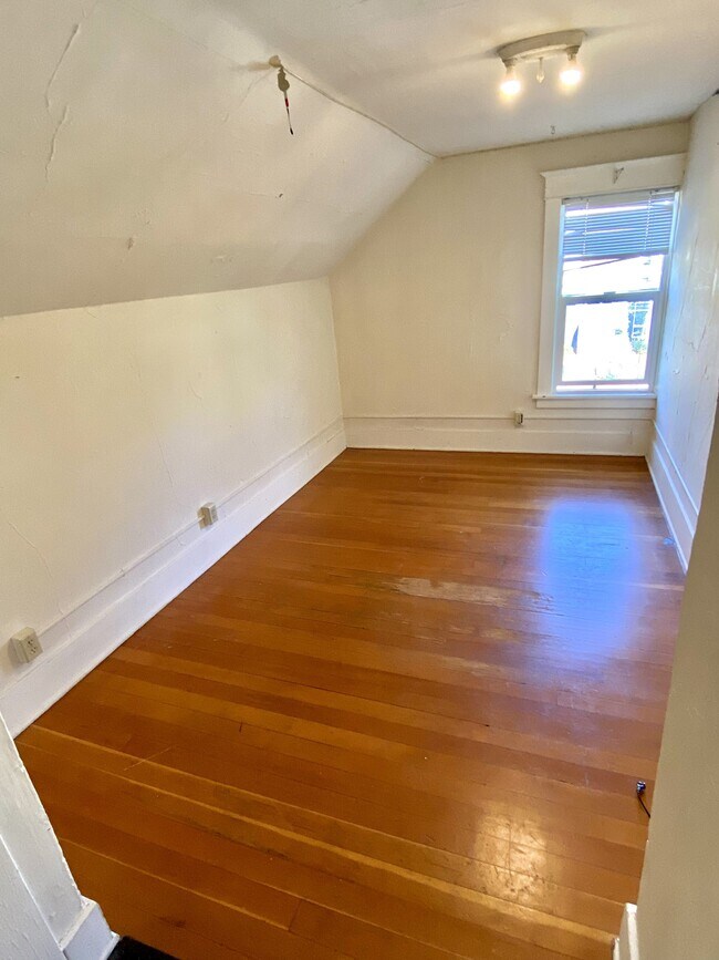 Building Photo - 5633 Brooklyn Ave NE #1 Seattle, WA 98175 ...