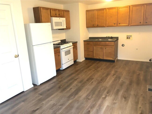 Building Photo - 122 Lazarcheff Dr