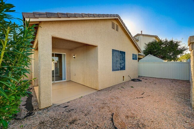 Building Photo - 3 bedroom 2 bath home in Silverado Ranch
