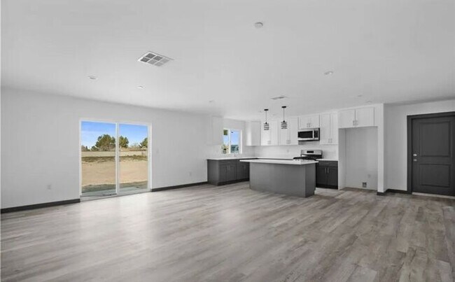 Building Photo - NEW CONSTRUCTION!! Beautiful 4 bed 2 bath ...
