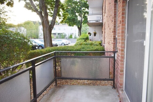Foto del edificio - 55 Broadlawn Park
