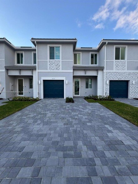 Foto del edificio - 635 SE 13th St Cir