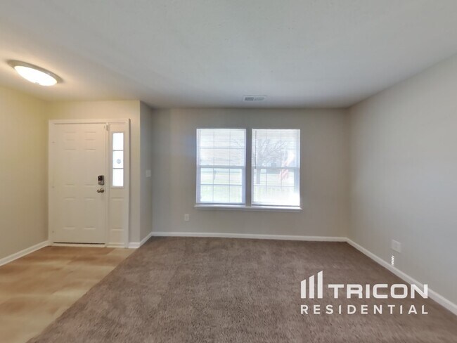 Building Photo - 2230 Raymond Park Dr