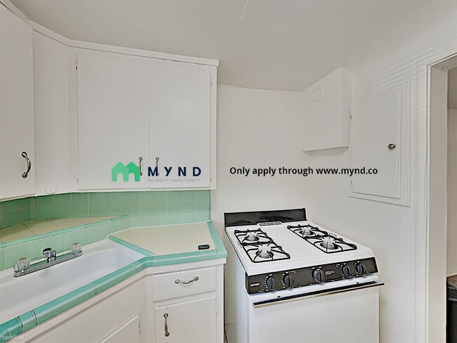 Building Photo - 1 br, 1 bath  - 3008 O St Apt 13