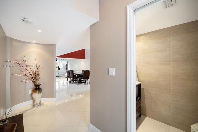 Building Photo - 317 Poinciana Island Dr
