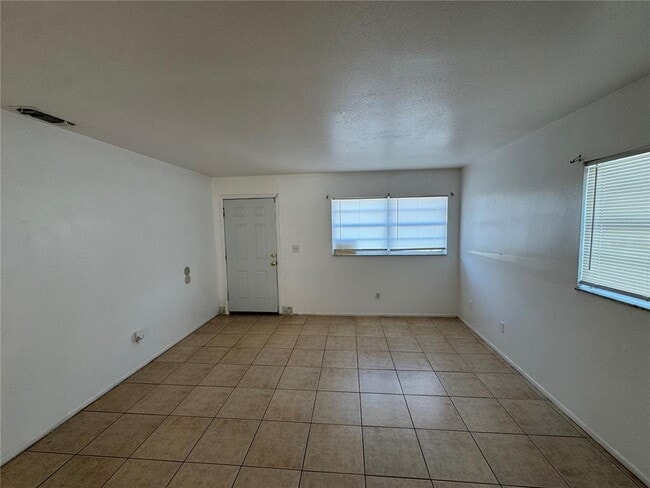 Building Photo - 190 S Nekoma Ave