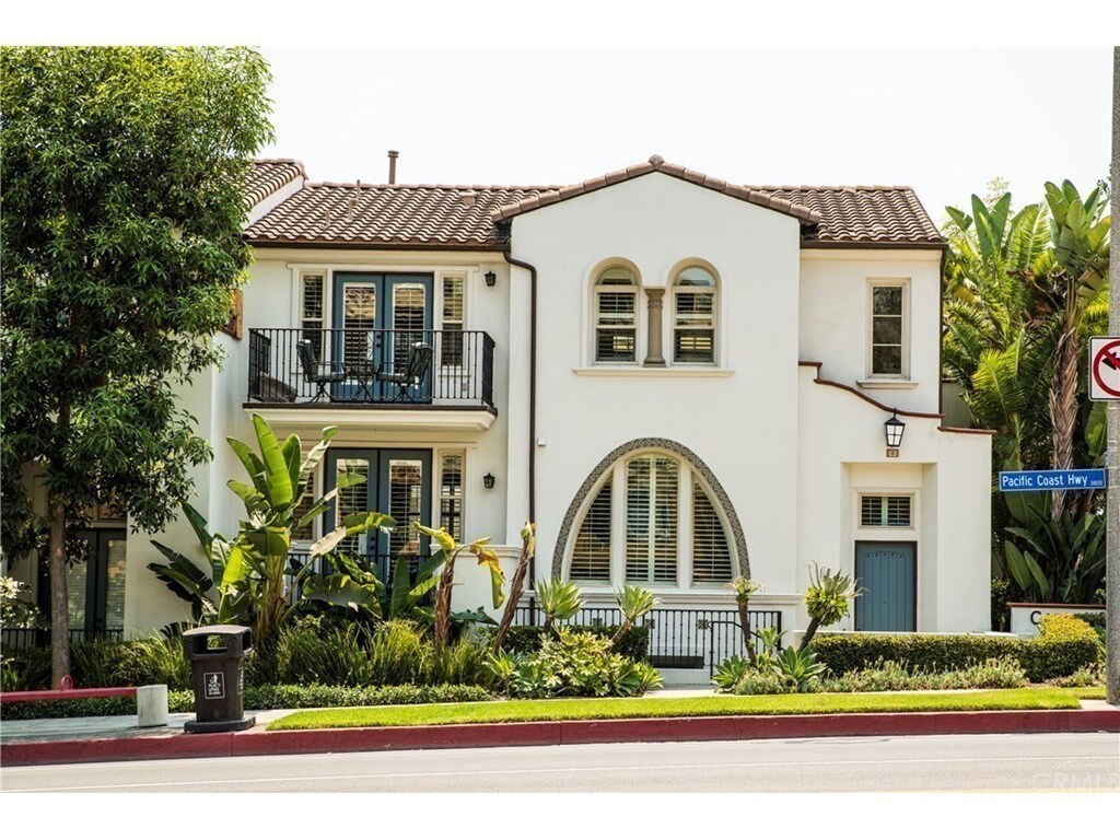 The Complex exterios - 1748 Grand Ave