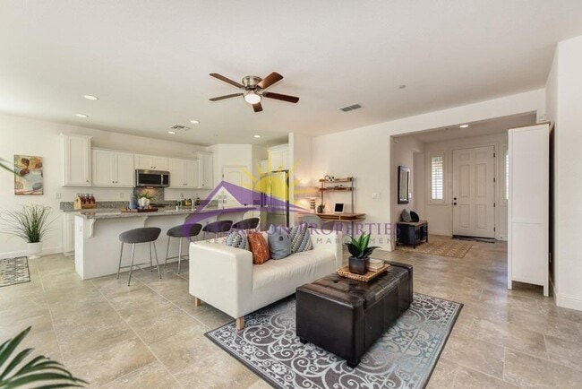 Foto del edificio - Beautiful 3 Bed 2.5 Bath 1,983sqft single family home with New LVP Flooring & 3-Car Garage in Ana...