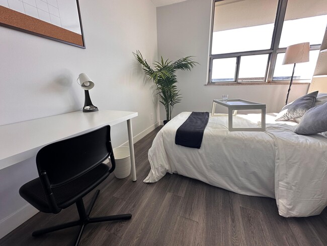 Photo du bâtiment - 411 Duplex Ave