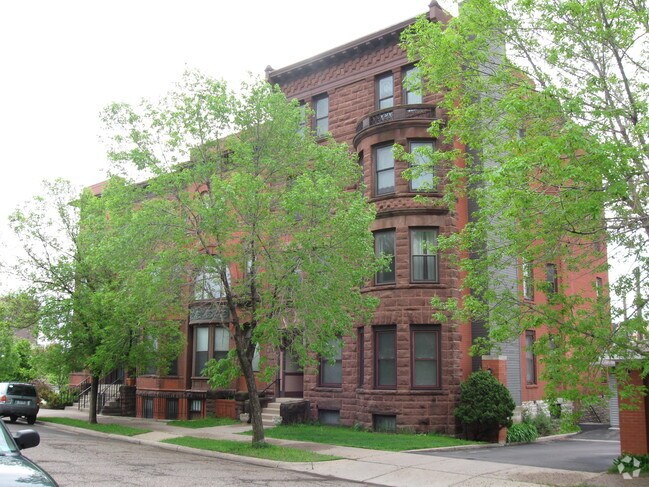 Building Photo - 235 Summit Ave