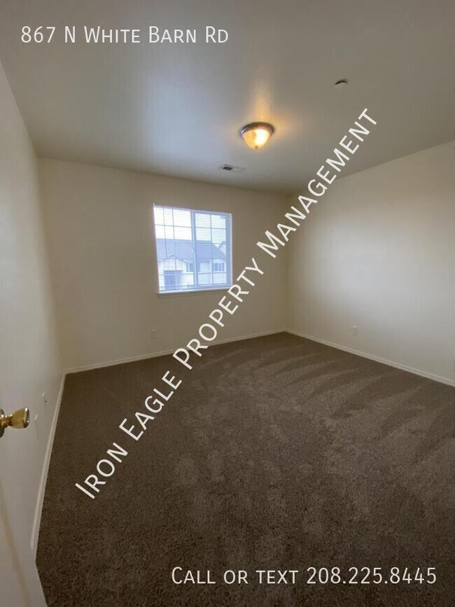 Foto del edificio - 867 N White Barn Rd