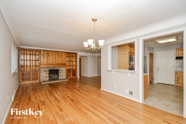 Foto del edificio - 913 Lakeshore Dr