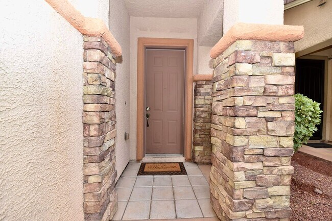 Foto del edificio - Beautiful Southwest 2-Story Home with Spacious Layout & Covered Patio