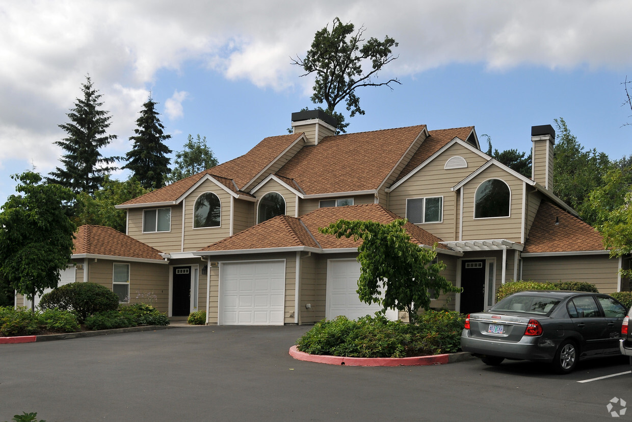 Building Photo - Uplands Park at Lake Oswego