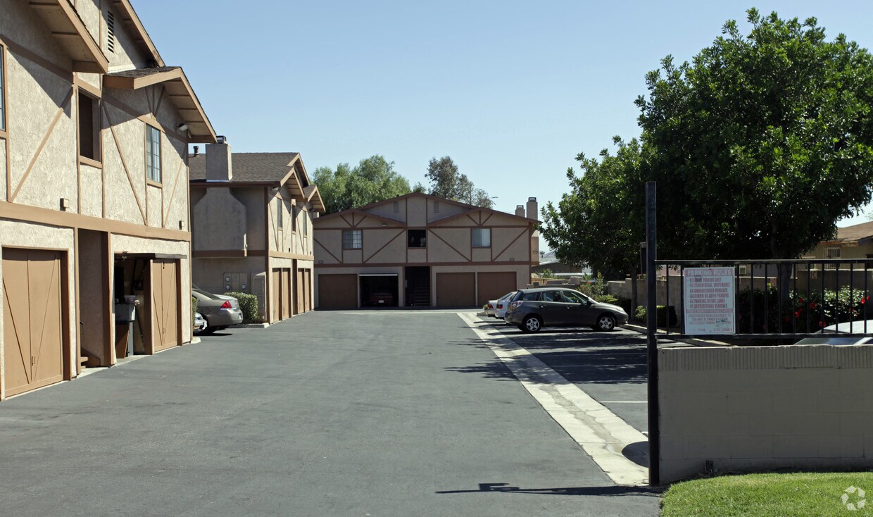 Building Photo - Casa Valencia
