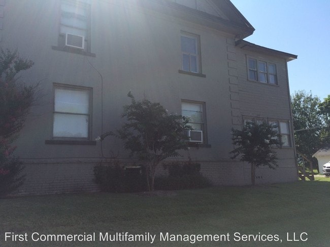 Building Photo - 2 br, 1 bath Apartment - 1402 E Lincoln
