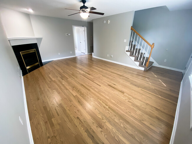 Building Photo - 107 Glenstone Ct