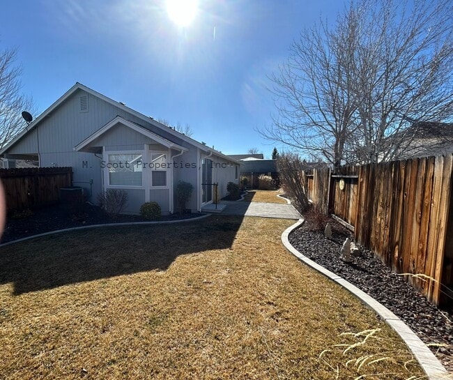 Building Photo - 1420 Chiltern Ct