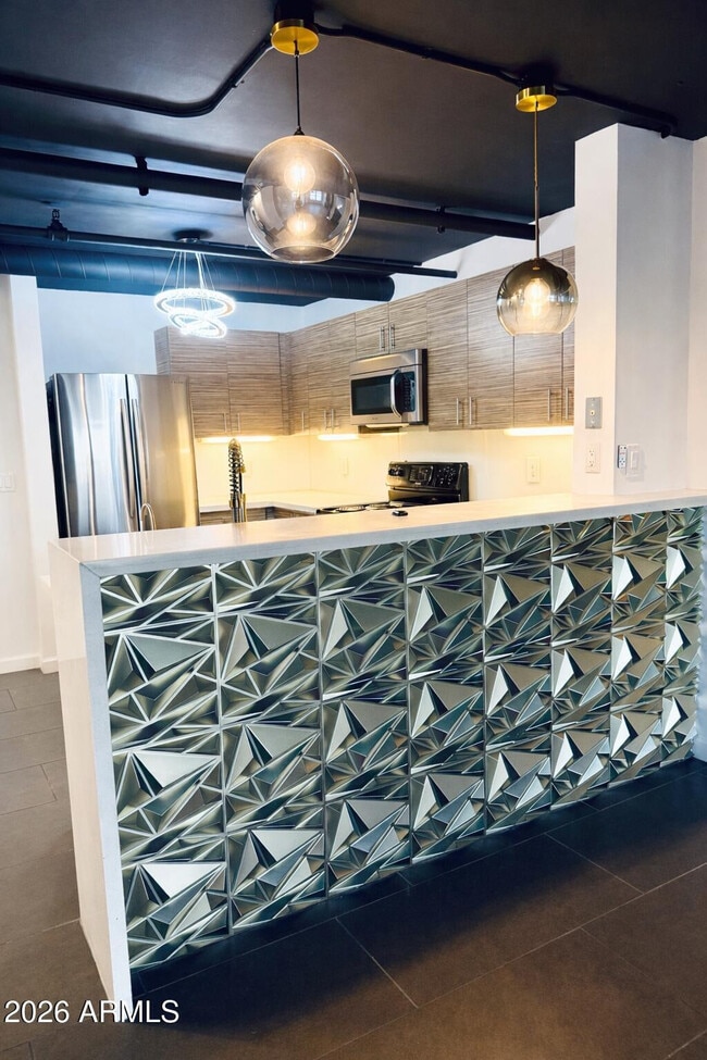 Building Photo - 535 W Thomas Rd