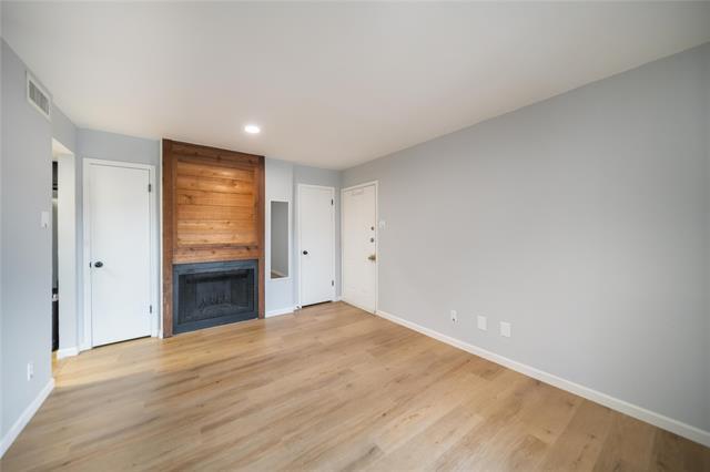 Foto del edificio - 9170 Forest Ln