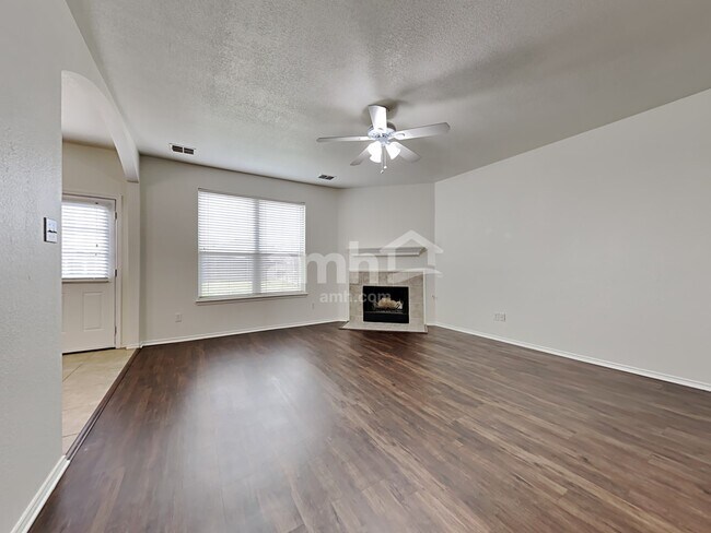 Foto del edificio - 11909 Grizzly Bear Dr