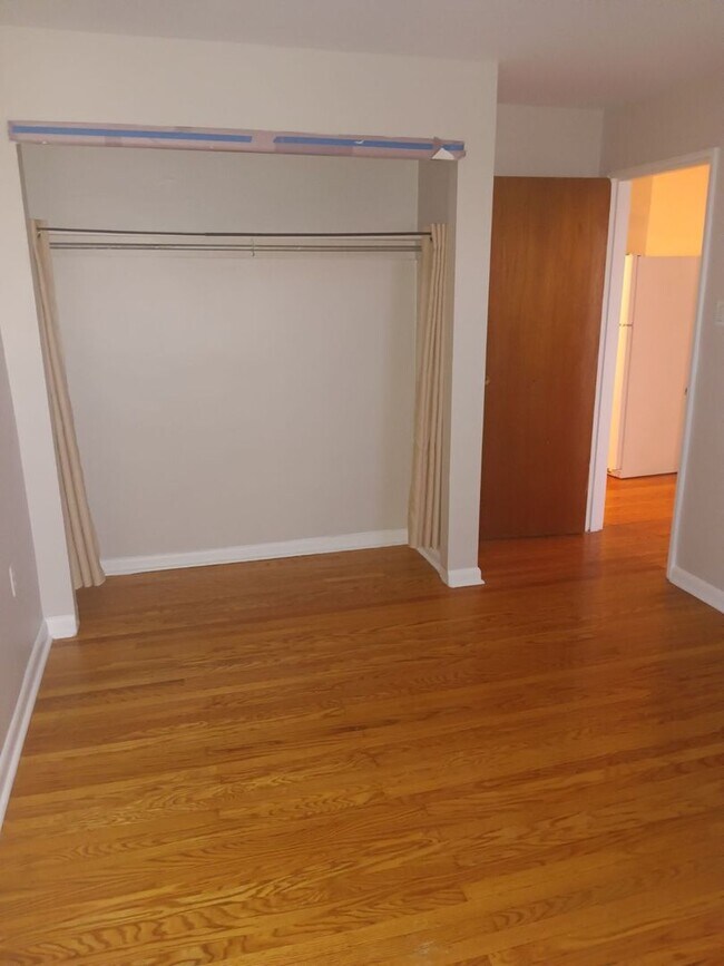 Building Photo - Spacious Newly Renovated Frankford Apartment