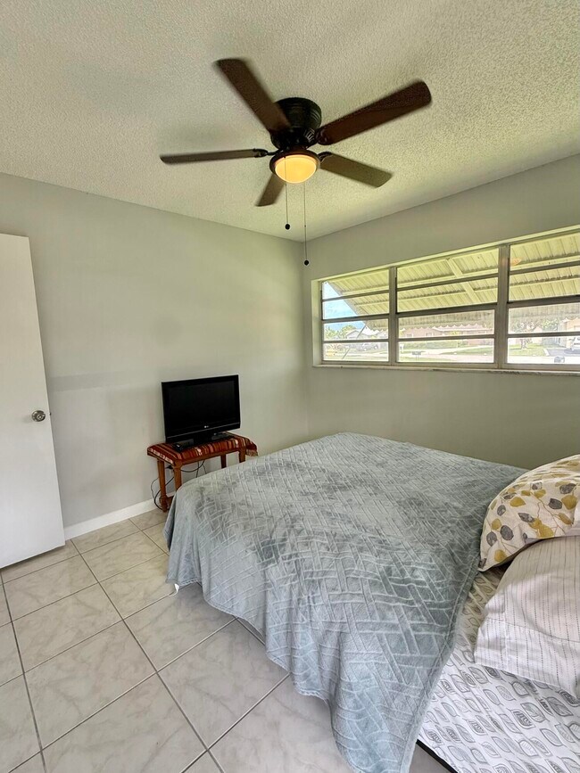 Foto del edificio - 7257 Pine Park Dr N