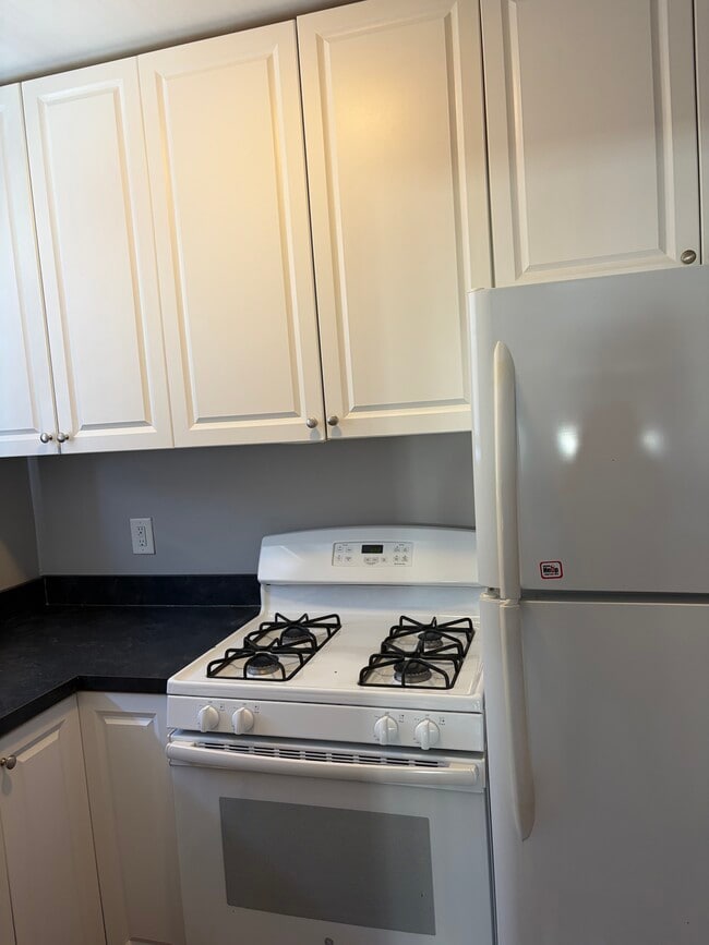 Kitchen - 636 Plymouth Rd