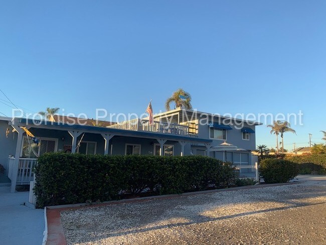 Building Photo - 1 bedroom one block from the beach!