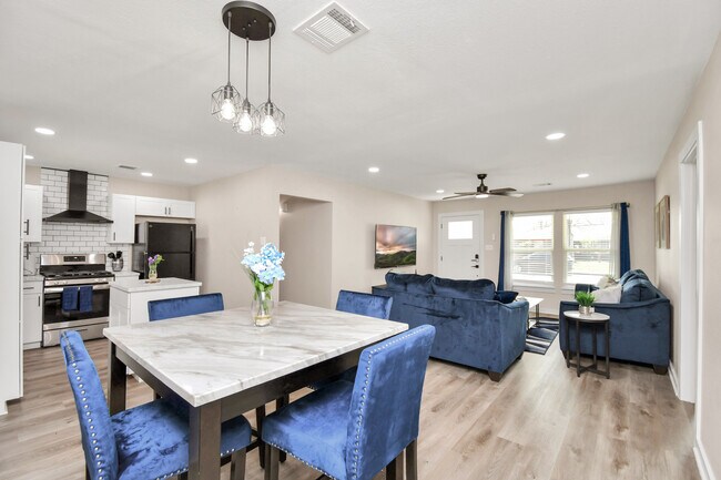 Foto del edificio - 5123 Dewberry St