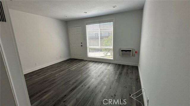 Building Photo - 1740 N Hollywood Way