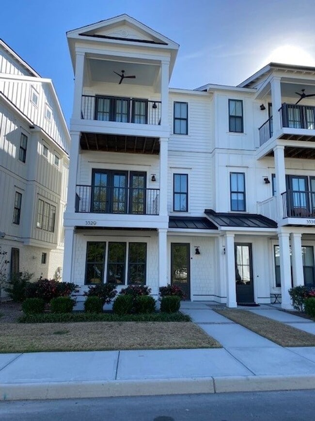 Welcome to our luxurious townhouse in the ... - Welcome to our luxurious townhouse in the ...