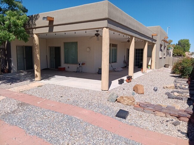 Foto del edificio - 3 Bedroom, 2 Bathroom Home! Schedule a Sho...