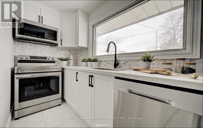 Photo du bâtiment - 167 Harmony Rd N