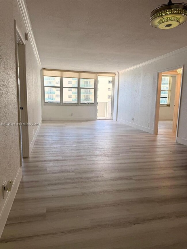 Building Photo - 3725 S Ocean Dr