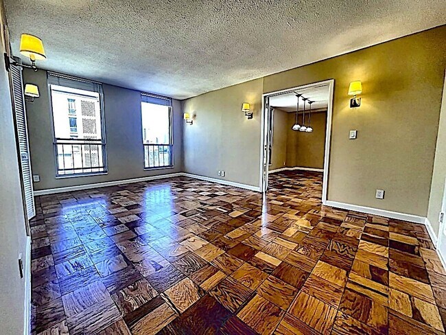 Building Photo - 77 Pond Ave