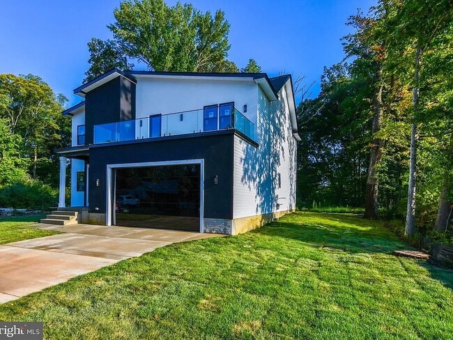 Building Photo - 1 Ayrwood Ln