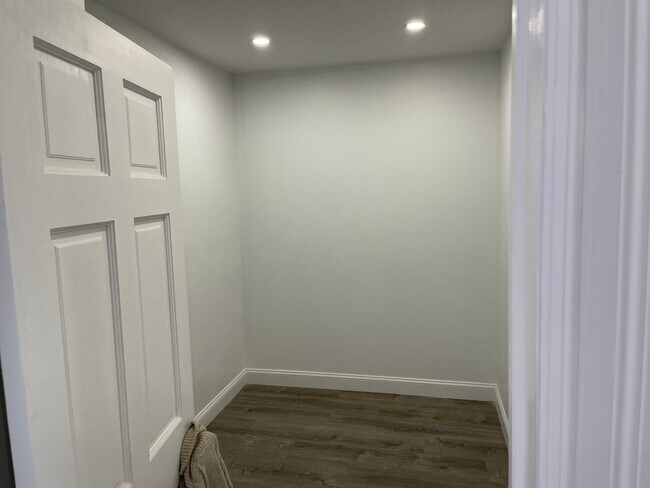 Foto del edificio - 7856 76th St