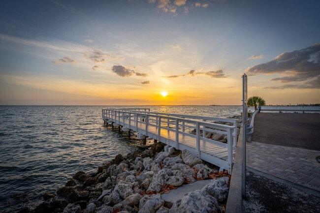 Foto del edificio - 2502 N Rocky Point Dr