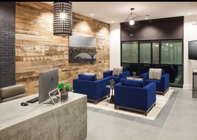 Foto del edificio - 2420 E 6th St