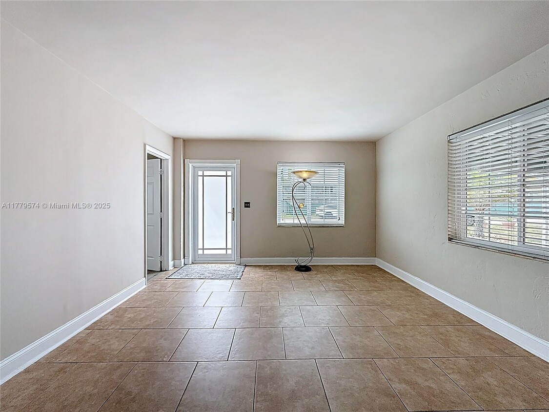 Primary Photo - 2839 Polk St