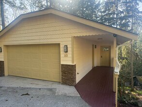 Building Photo - 10 Sandalwood Circle