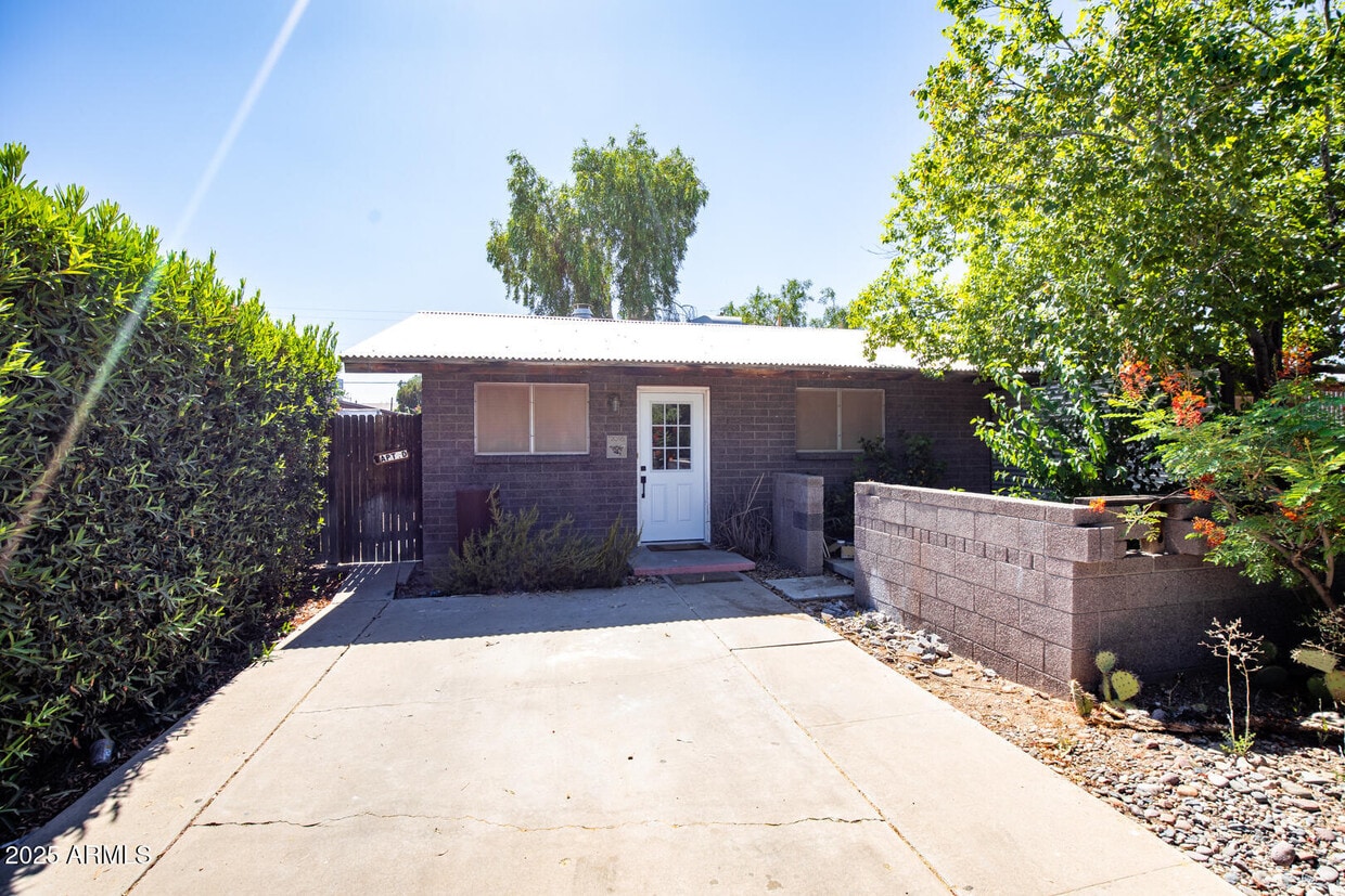 Primary Photo - 2016 S Granada Dr