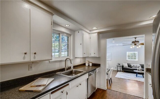 Building Photo - 18023 Sunnyside Ave N